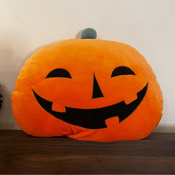 💌🖤 FWP Soft Pumpkin Pillow - Picture 1 of 2